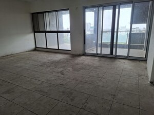 Room in 5 BHK Apartment at Eisha Synergy, Salisbury Park – for Sale
