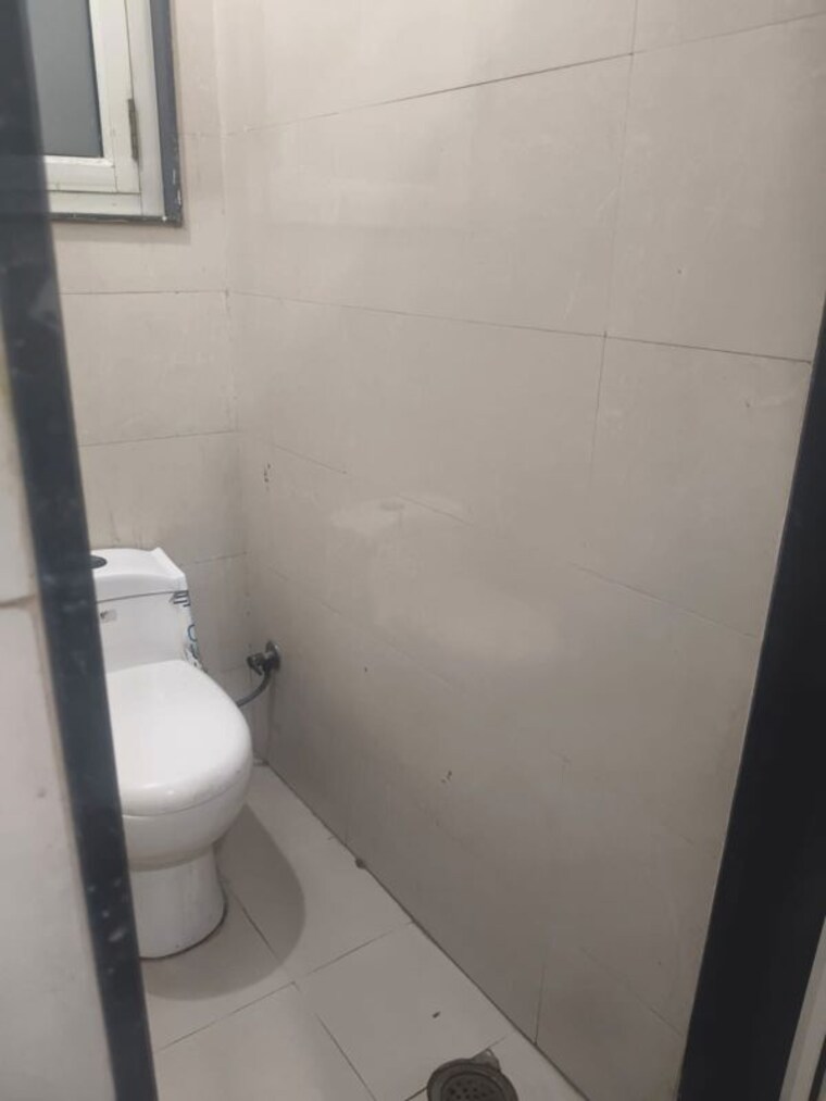 Bathroom, sector 59 Commercial Office Space 1500 Sq.Ft. In Sector 59 Noida 10588984