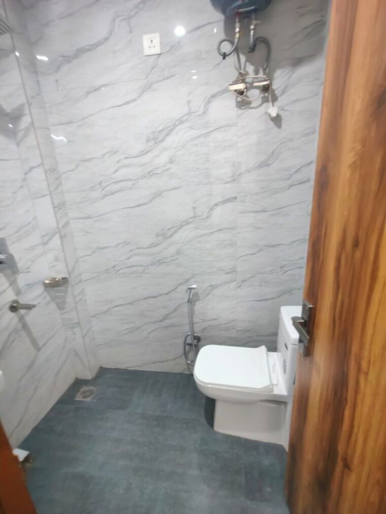 Bathroom, pratham-meghdoot-apartment 3 Bedroom 1800 Sq.Ft. Apartment In Sector 10a Gurgaon 10588992