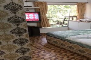 Room in 1.5 BHK Apartment at Santacruz West – for Rent