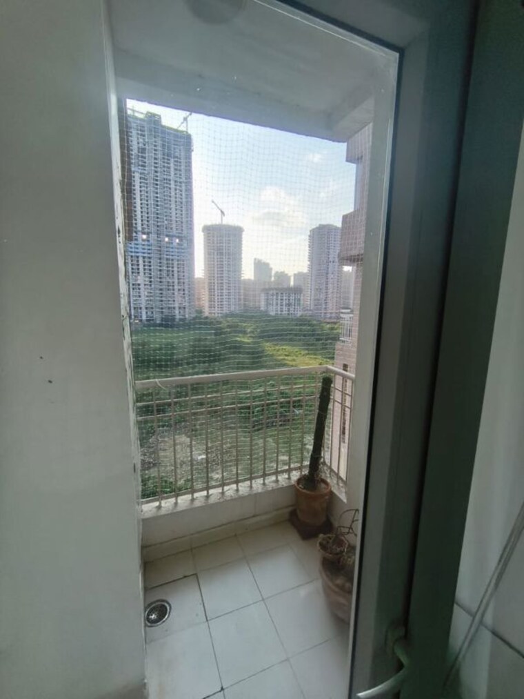Bathroom, ajnara-grand-heritage 2.5 Bedroom 1265 Sq.Ft. Apartment In Sector 74 Noida 10588988