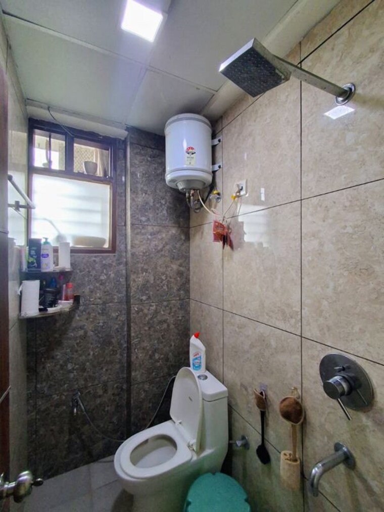 Bathroom, sector 45 2 Bedroom 161 Sq.Yd. Builder Floor In Sector 45 Gurgaon 10589014