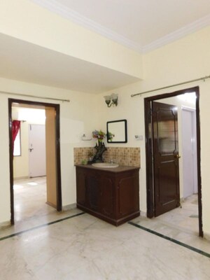 Room in 3 BHK Apartment at SMR Vinay Technopolis, Madhapur – for Rent