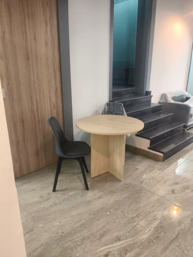 Living Room, sector 16 Commercial Office Space 2000 Sq.Ft. In Sector 16 Noida 10589009