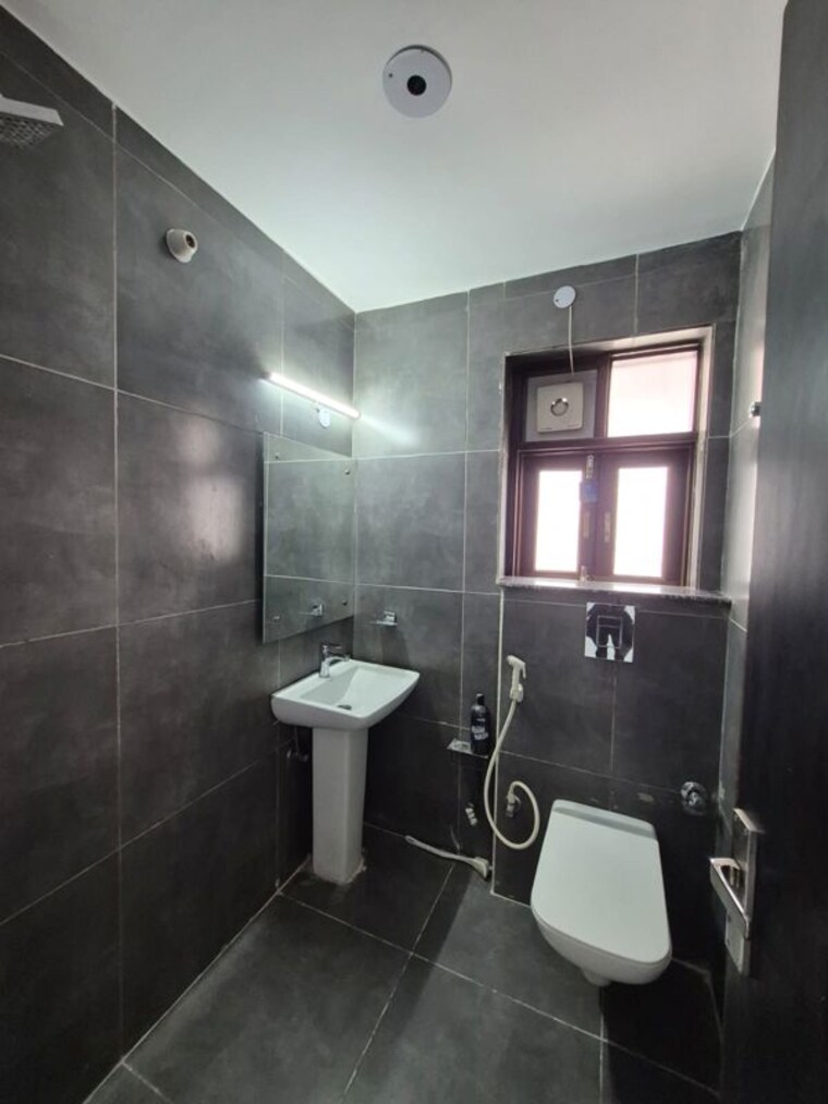 Bathroom, sector 45 4 Bedroom 263 Sq.Yd. Builder Floor In Sector 45 Gurgaon 10589053