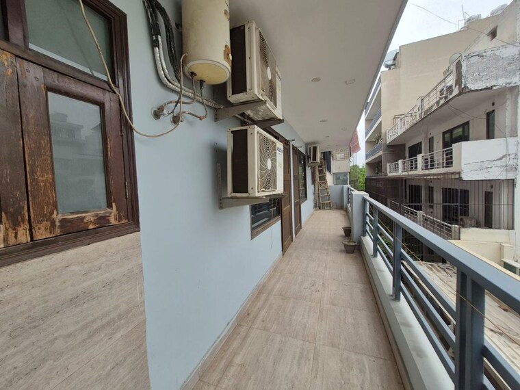 Balcony, sector 45 4 Bedroom 263 Sq.Yd. Builder Floor In Sector 45 Gurgaon 10589053