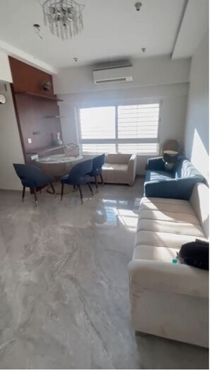 Living Room in 2 BHK Apartment at Chembur – for Rent