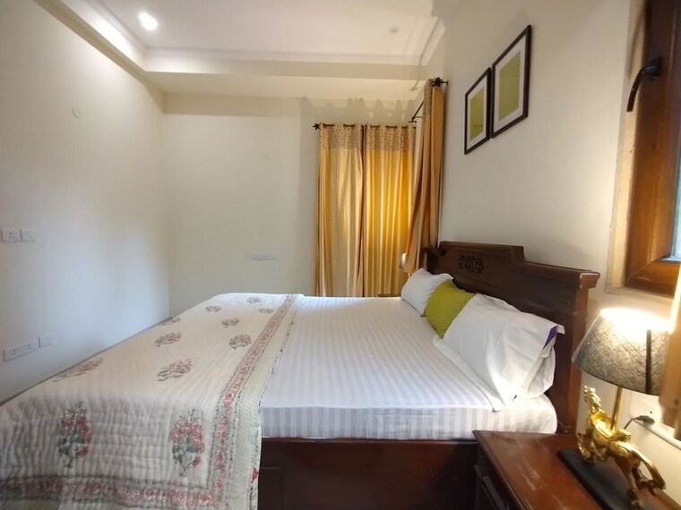 Bedroom, sector 43 4 Bedroom 500 Sq.Yd. Builder Floor In Sector 43 Gurgaon 10589062