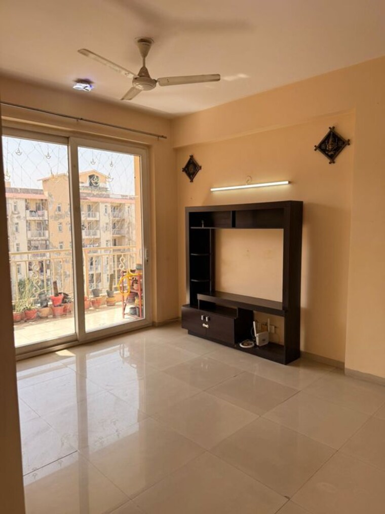 Room, emaar-palm-hills 3 Bedroom 1450 Sq.Ft. Apartment In Sector 77 Gurgaon 10589054