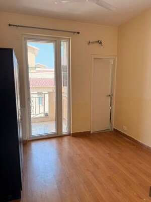 Room in 3 BHK Apartment at Emaar Palm Hills, Sector 77 – for Rent