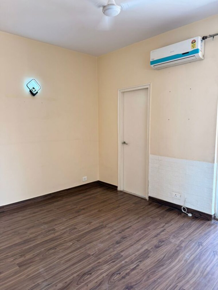 Room, emaar-palm-hills 3 Bedroom 1450 Sq.Ft. Apartment In Sector 77 Gurgaon 10589054
