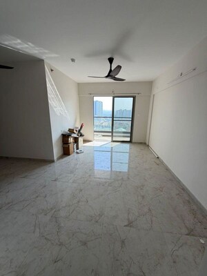 Room in 2 BHK Apartment at Majestique Towers, Kharadi – for Rent