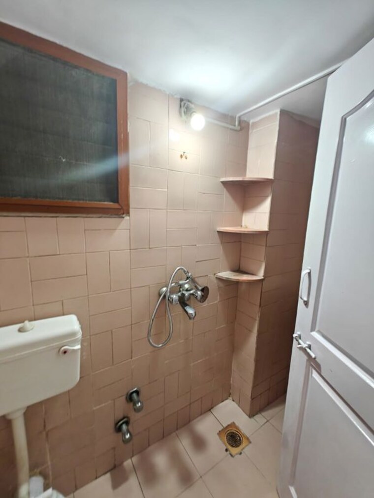 Bathroom, powai-panchratna-society 2 Bedroom 900 Sq.Ft. Apartment In Powai Mumbai 10589086