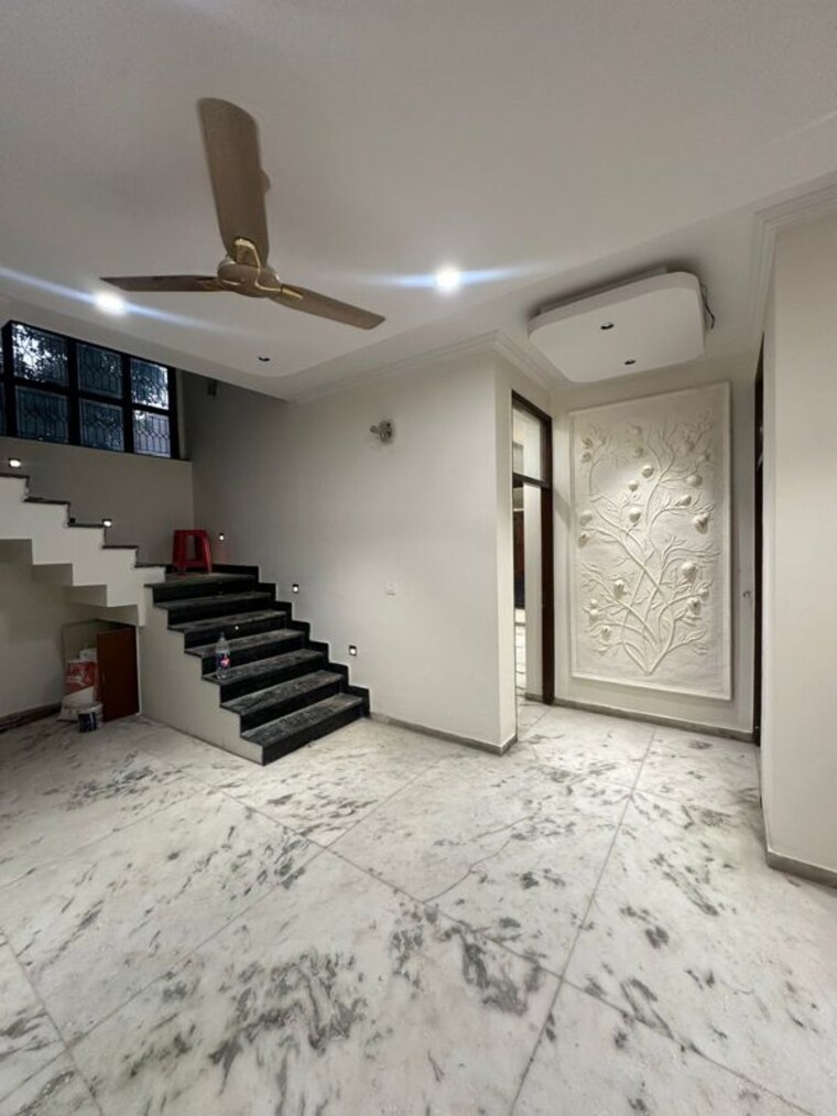  Parking, sector 61 3 Bedroom 2000 Sq.Ft. Villa In Sector 61 Noida 10589095