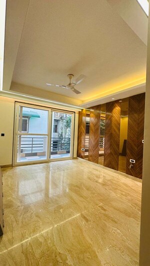 Room in 4 BHK Builder Floor at Suncity Heights, Sector 54 – for Rent