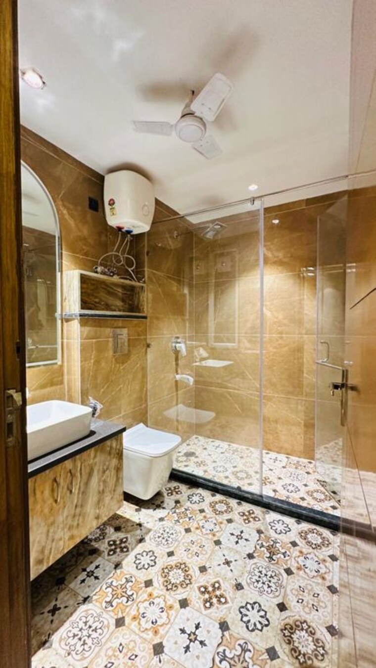 Bathroom, suncity-heights 4 Bedroom 290 Sq.Yd. Builder Floor In Sector 54 Gurgaon 10589110
