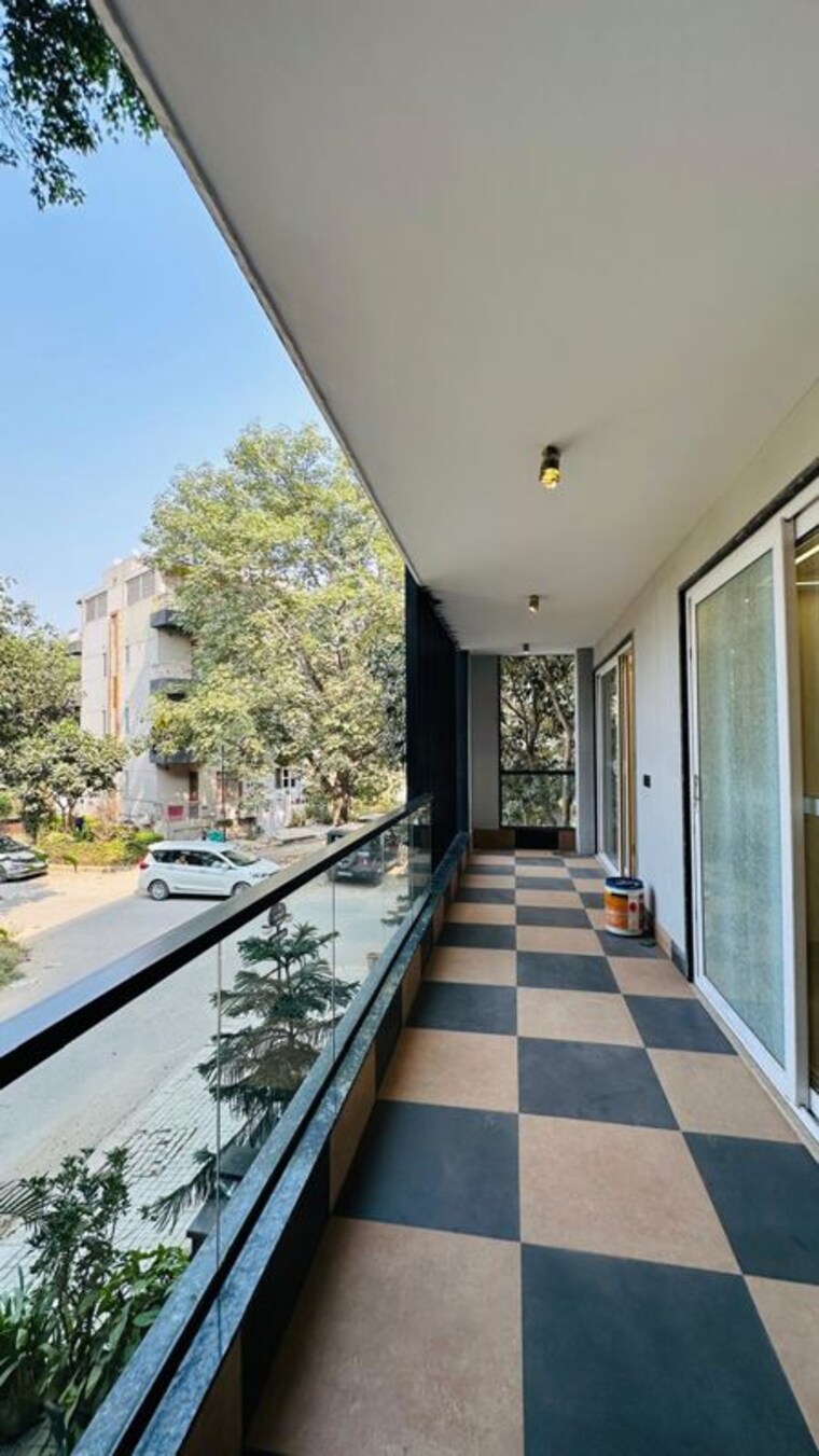 Balcony, suncity-heights 4 Bedroom 290 Sq.Yd. Builder Floor In Sector 54 Gurgaon 10589110