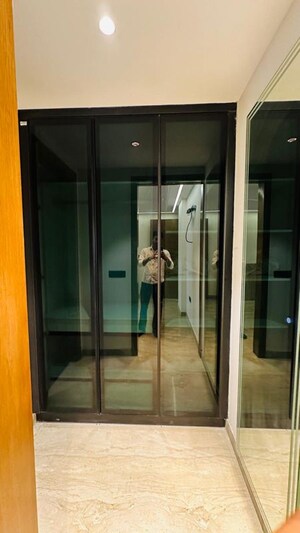 Building Lobby in 4 BHK Builder Floor at Suncity Heights, Sector 54 – for Rent