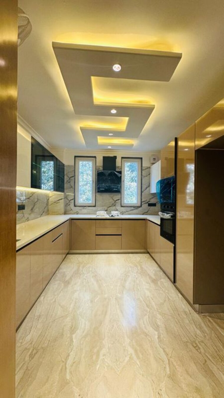 Kitchen, suncity-heights 4 Bedroom 290 Sq.Yd. Builder Floor In Sector 54 Gurgaon 10589110
