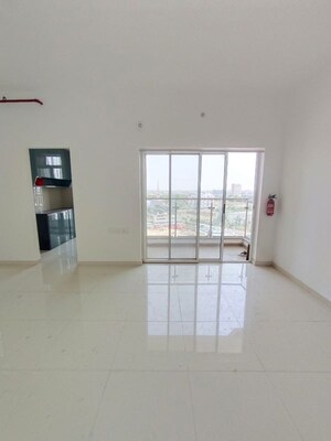 Room in 2 BHK Apartment at Runwal The Central Park, Chinchwad – for Rent