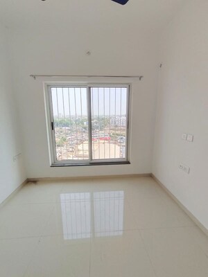 Room in 2 BHK Apartment at Runwal The Central Park, Chinchwad – for Rent
