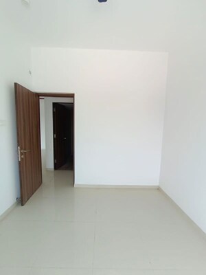 Room in 2 BHK Apartment at Runwal The Central Park, Chinchwad – for Rent