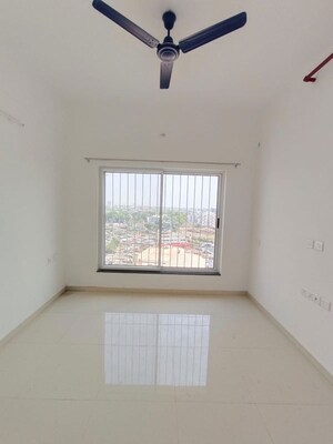 Room in 2 BHK Apartment at Runwal The Central Park, Chinchwad – for Rent