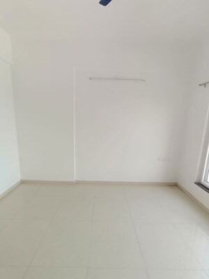 Room in 2 BHK Apartment at Runwal The Central Park, Chinchwad – for Rent