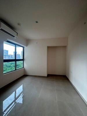 Room in 2 BHK Apartment at Kalpataru Immensa B, Kolshet Road – for Sale