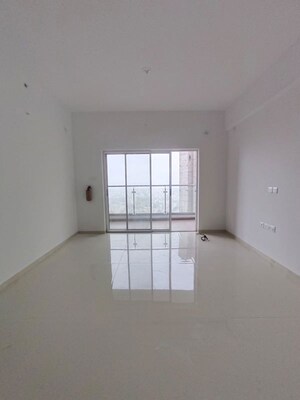 Room in 3 BHK Apartment at Runwal The Central Park, Chinchwad – for Rent