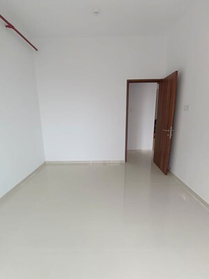 Room in 3 BHK Apartment at Runwal The Central Park, Chinchwad – for Rent