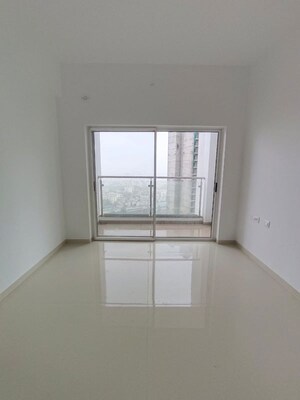 Room in 3 BHK Apartment at Runwal The Central Park, Chinchwad – for Rent
