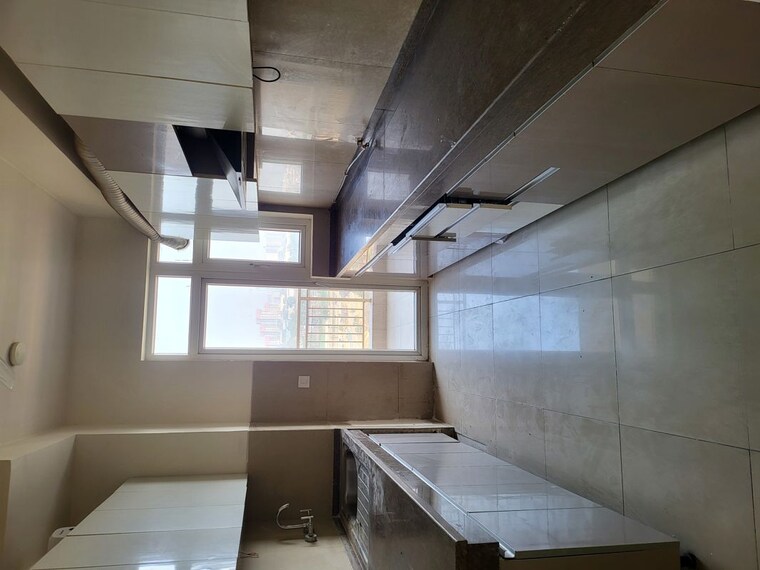 Kitchen, emaar-palm-gardens 3.5 Bedroom 1720 Sq.Ft. Builder Floor In Sector 83 Gurgaon 10589172