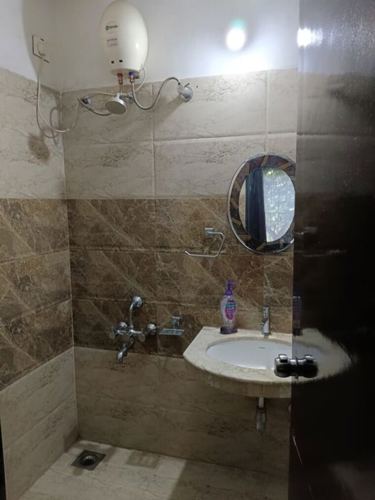 Bathroom, kohinoor-shangrila 2 Bedroom 1000 Sq.Ft. Apartment In Pimpri Pune 10589189