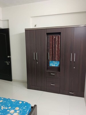 Room in 2 BHK Apartment at Kohinoor Shangrila, Pimpri – for Rent