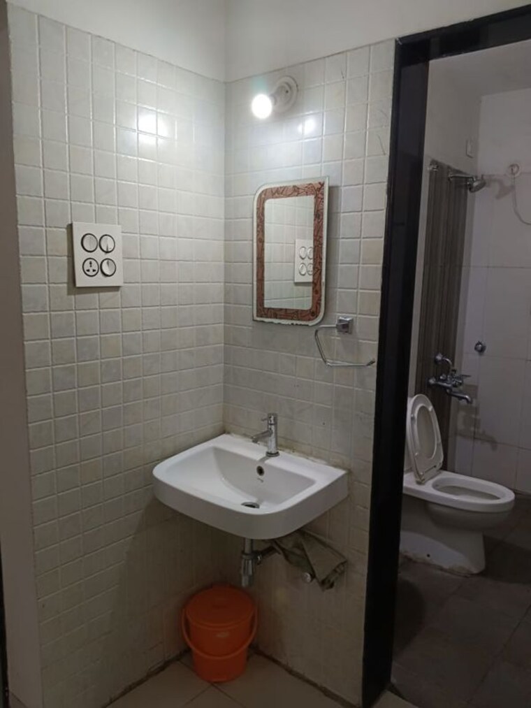 Bathroom, kohinoor-shangrila 2 Bedroom 1000 Sq.Ft. Apartment In Pimpri Pune 10589189
