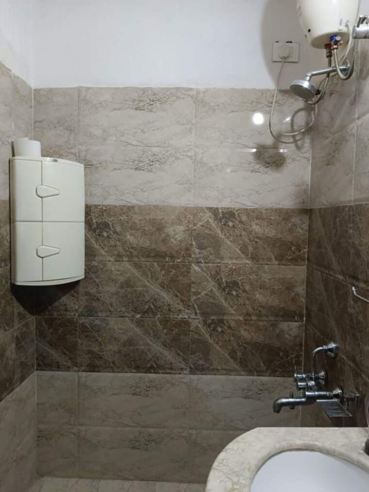 Bathroom, kohinoor-shangrila 2 Bedroom 1000 Sq.Ft. Apartment In Pimpri Pune 10589189