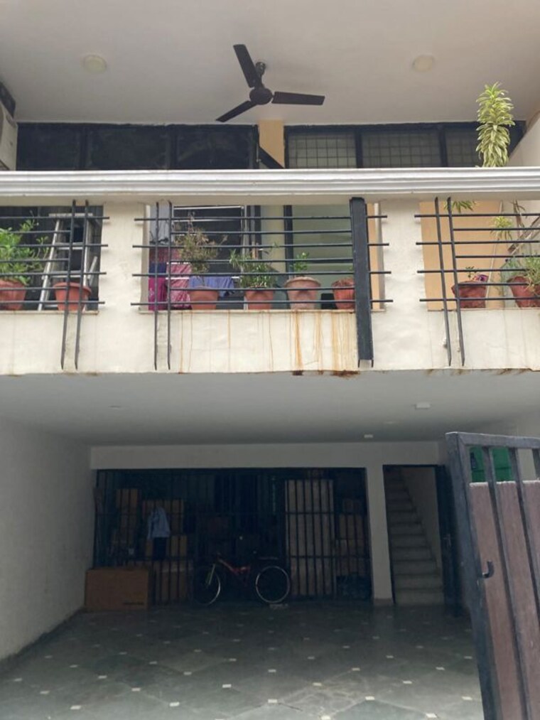 Balcony, kailash hills 3 Bedroom 1300 Sq.Ft. Builder Floor In Kailash Hills Delhi 10589201
