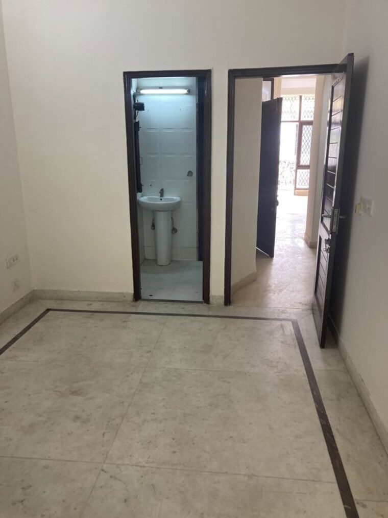 Room, kailash hills 3 Bedroom 1300 Sq.Ft. Builder Floor In Kailash Hills Delhi 10589201