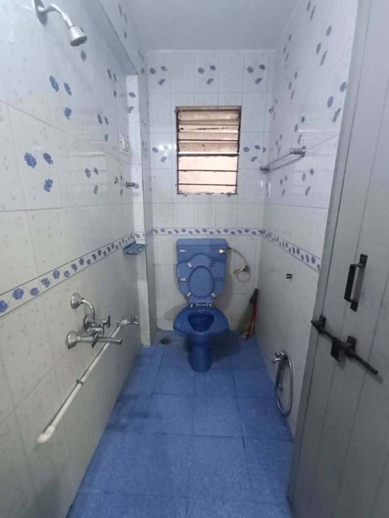 Bathroom, kute-vrundavan-society 2 Bedroom 1200 Sq.Ft. Apartment In Akurdi Pune 10589202