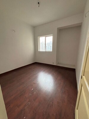 Room in 3 BHK Apartment at Paras Tierea, Sector 137 – for Sale