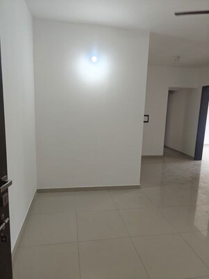 Room in 2 BHK Apartment at Blue Skky Olive, Wagholi – for Rent