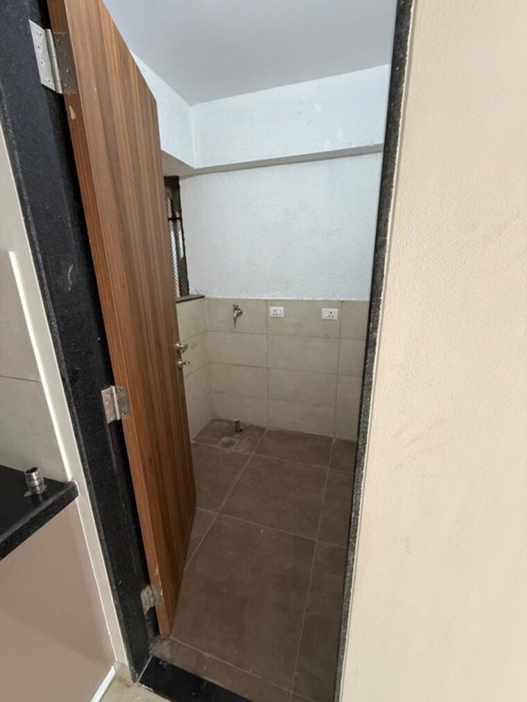 Bathroom, gera-song-of-joy 3.5 Bedroom 1960 Sq.Ft. Apartment In Kharadi Pune 10589249