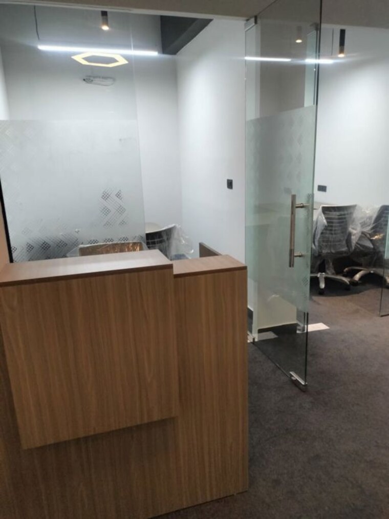 Bathroom, sector 6 Commercial Office Space 3000 Sq.Ft. In Sector 6 Noida 10589042