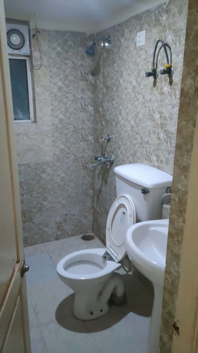 Bathroom, paras-seasons 2 Bedroom 795 Sq.Ft. Apartment In Sector 168 Noida 10589309