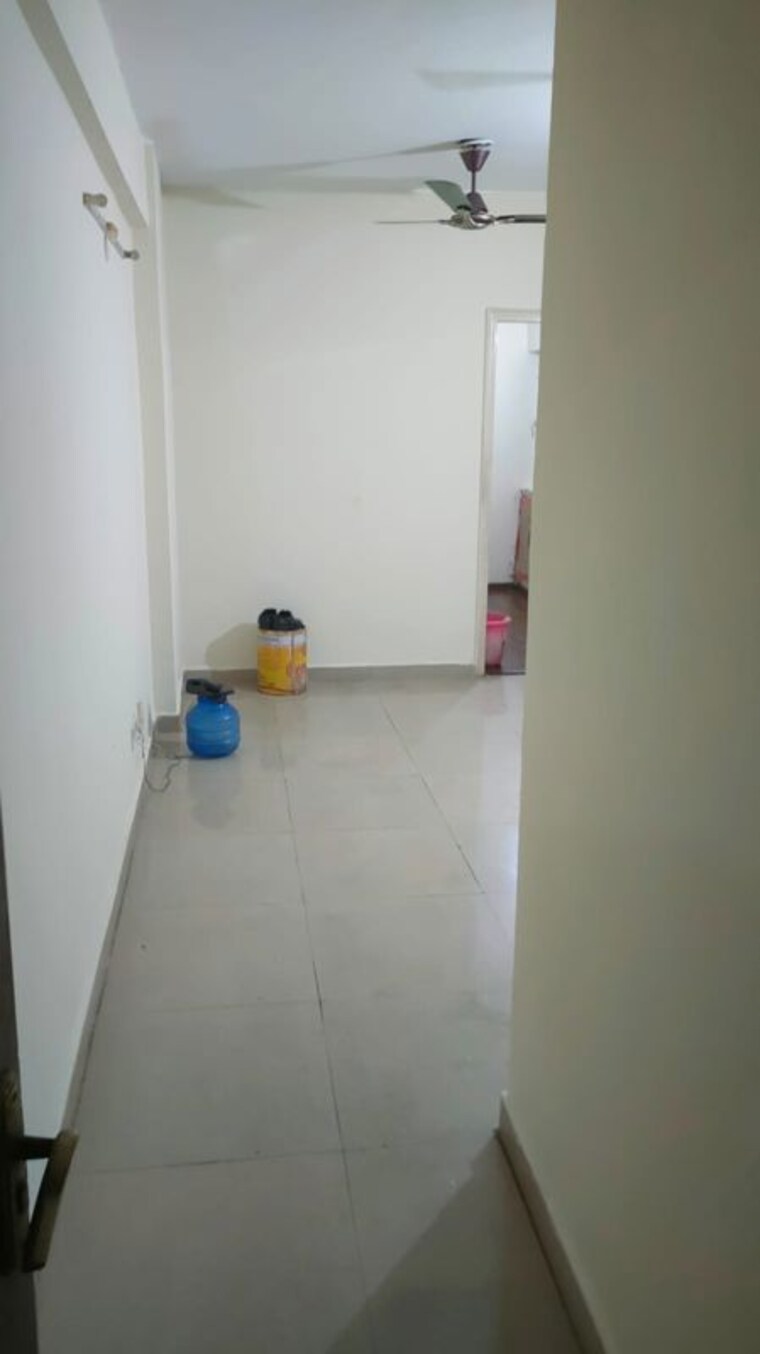 Room, paras-seasons 2 Bedroom 795 Sq.Ft. Apartment In Sector 168 Noida 10589309