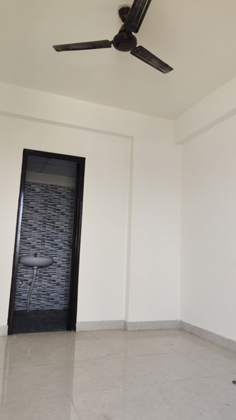 Room, signature-global-the-roselia 2 Bedroom 600 Sq.Ft. Apartment In Sector 95a Gurgaon 10589310