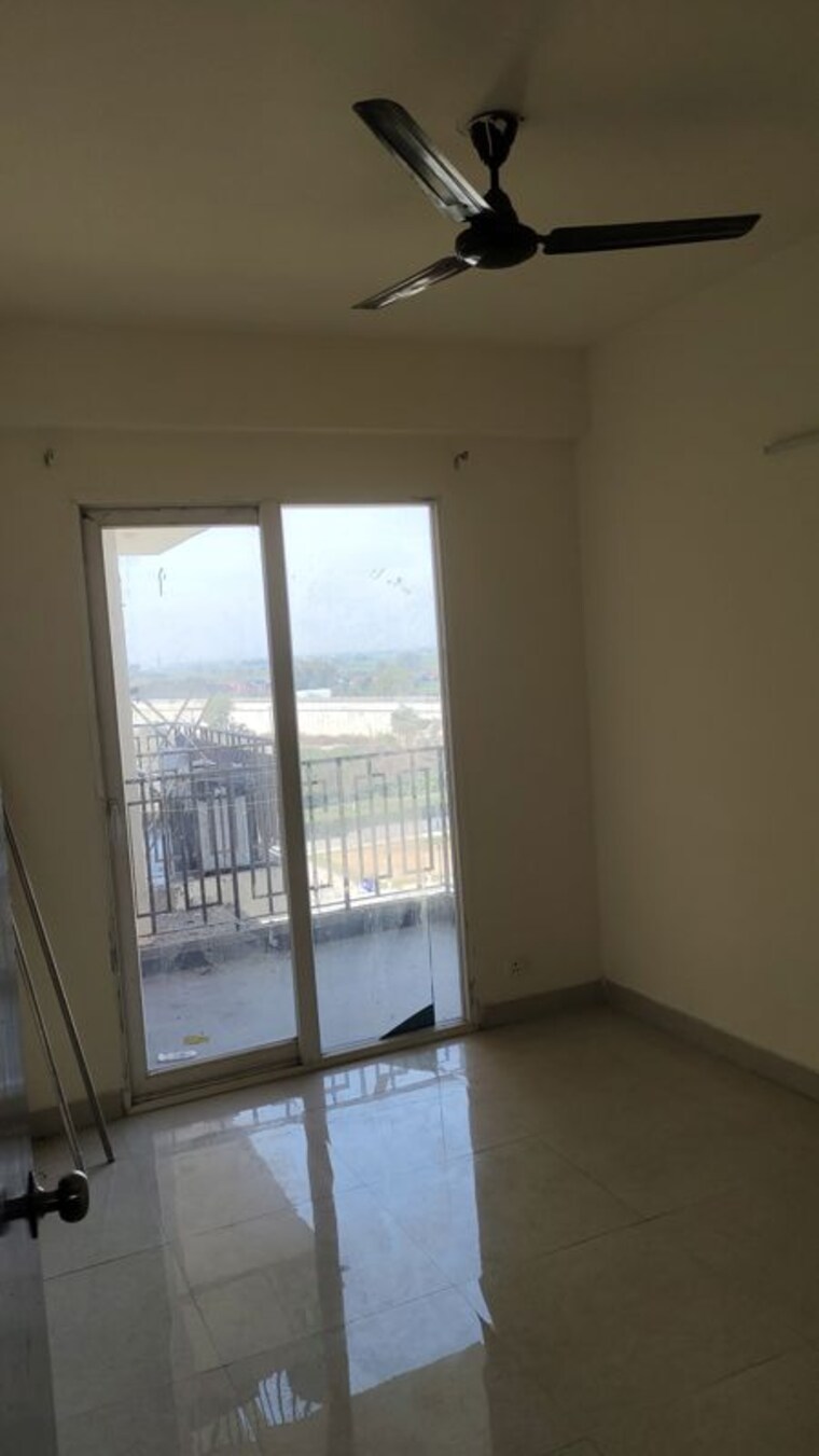 Room, signature-global-the-roselia 2 Bedroom 600 Sq.Ft. Apartment In Sector 95a Gurgaon 10589310