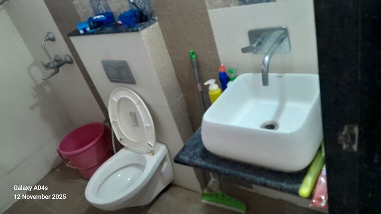 Bathroom, majiwada Pg For Boys In Majiwada 10589327