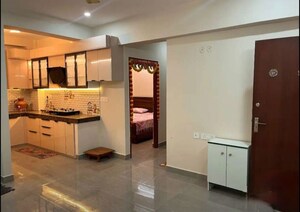 Room in 3 BHK Apartment at Gomti Nagar – for Rent